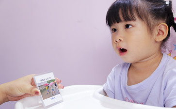 孩子口吃該如何糾正？