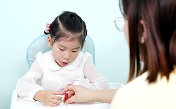 孩子語言表達不清楚是什么原因？